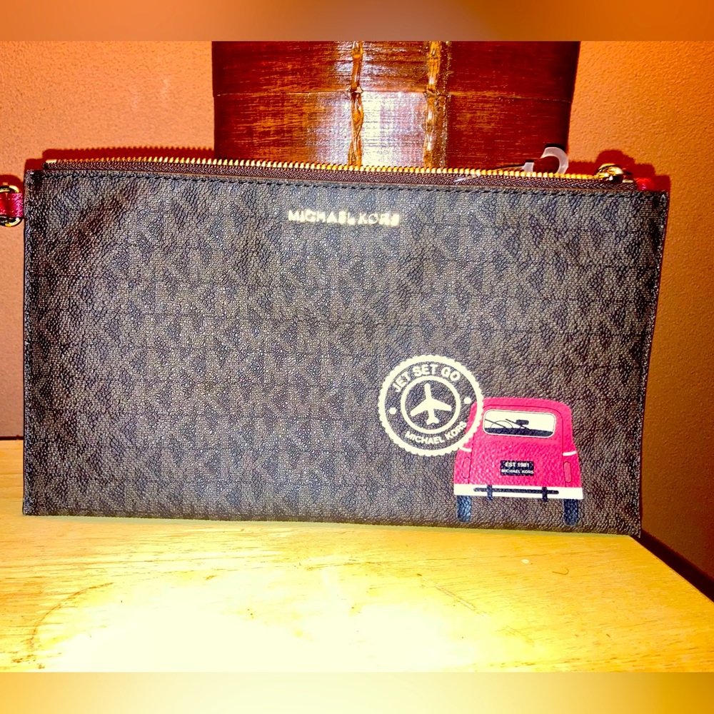 MICHAEL Michael Kors
Illustrations Drive Away Large Zip Clutch Bag